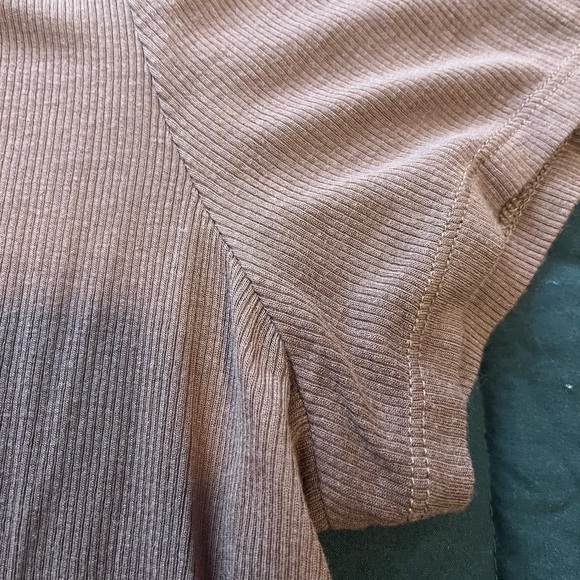 TAVI Cropped ShortSleeve Workout Top - Picture 7 of 11